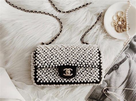 chanel pearl bag 2022.